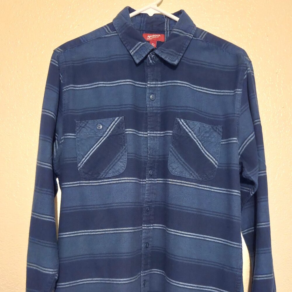 Arizona Jean Company Men's Medium Blue Flannel Shirt
